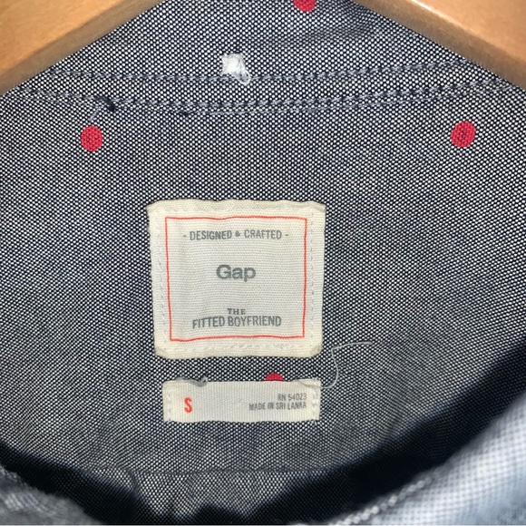 Gap The Fitted Boyfriend Chambray Polka Dot Button Down Blouse - Picture 5 of 9